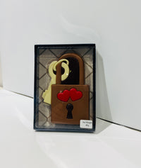Love Lock- Milk Chocolate 40g